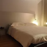 Ξενοδοχείο με διαμερίσματα Parizzi Suites&studio Restaurant