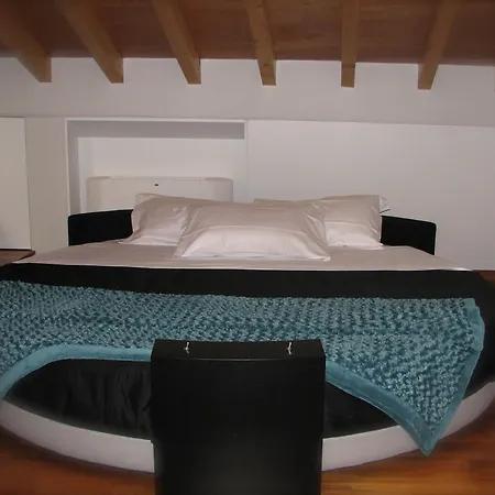 شقة فندقية Parizzi & Restaurant 4*