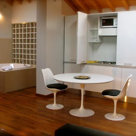 Aparthotel Parizzi Suites&studio 4*