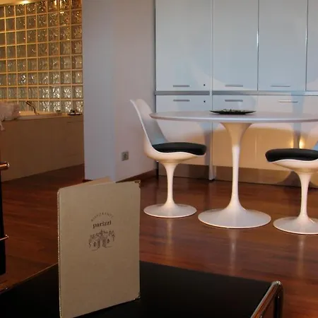 شقة فندقية Parizzi & Restaurant