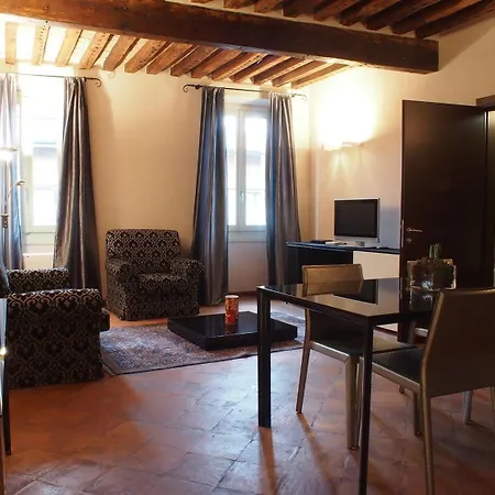 Aparthotel Parizzi Suites&studio 4*