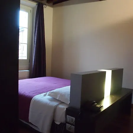 Parizzi & Restaurant 公寓式酒店