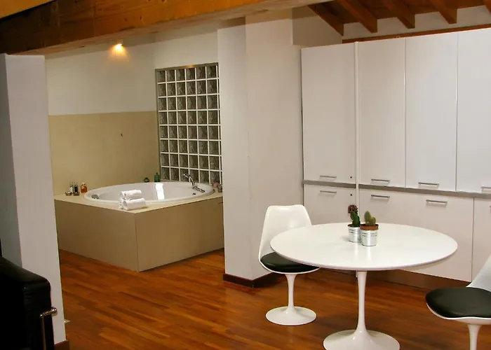 Ξενοδοχείο με διαμερίσματα Parizzi Suites&Studio Restaurant 4*